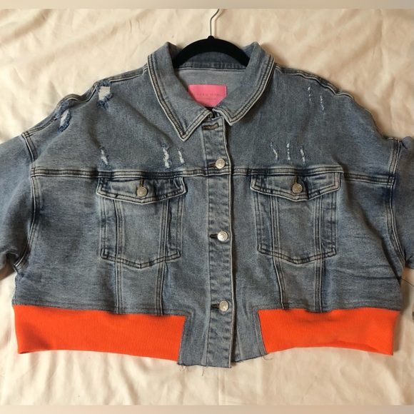 AKIRA WOMEN'S CROPPED DISTRESSED DENIM JACKET SIZE: 1X - Picture 3 of 10